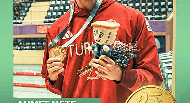 Yüzmede karışık bayrak takımları altın madalya kazandı