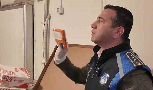 Zabıtanın denetimde son kullanma tarihi 3 yıl geçmiş ürün bulduğu işletme kendini "Bu iade ürün, ben bunları hiç kullanmadım" diyerek savundu