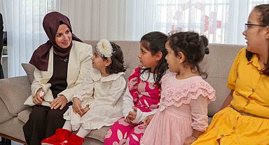 Zeynep Sözer, Çocuk Evini ziyaret etti