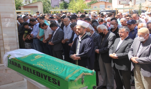 AK Parti Grup Başkanı Yılmaz, Zara'da cenaze törenine katıldı