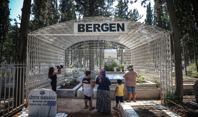 Şarkıcı Bergen, Mersin'deki mezarı başında anıldı