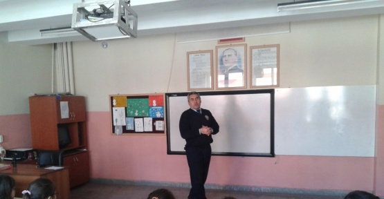 Öğrencilerine trafik semineri