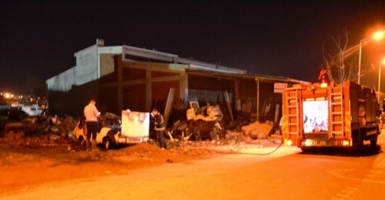 Biga’da hurda araç yandı