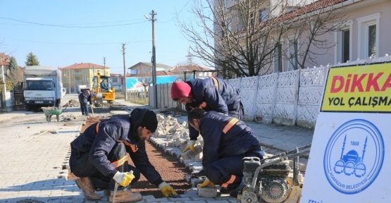 Adapazarı’nda yollarda bakım ve onarım çalışmaları sürüyor