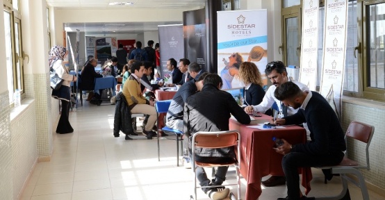 Geleceğin turizmcileri ‘Kariyer Günleri’nde bilgi ve yeteneklerini sergiledi