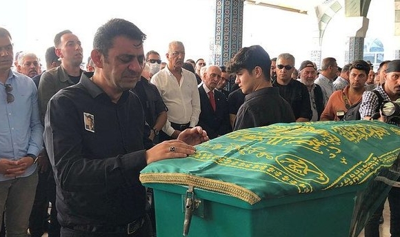 MERSİN - Emniyet müdürü çiftin trafik kazasında ölen oğlunun cenazesi defnedildi