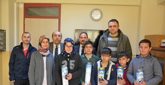 Kozan Belediyesi’nden öğrencilere satranç takımı