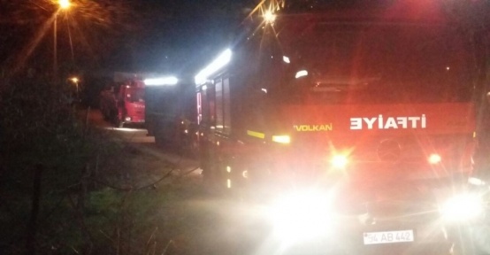 Ahır yangını kısa sürede söndürüldü