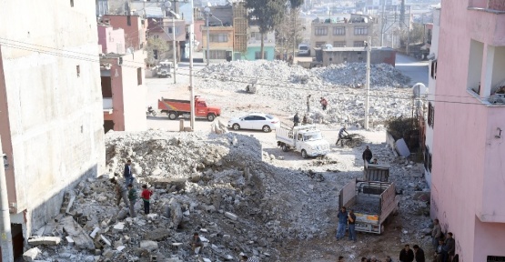 Mersin Büyükşehir Belediyesi, yeni cadde ve sokaklar açmayı sürdürüyor