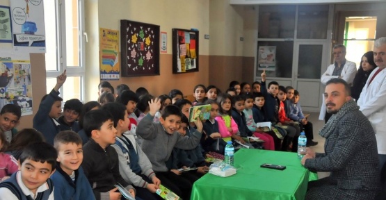 Yazar Çavdar, 3 ilkokulda öğrencilerle buluştu