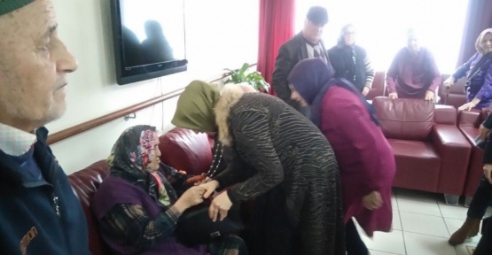 Huzurevi sakinlerini ziyaret ettiler