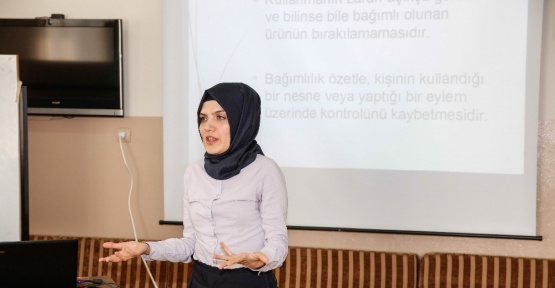 Ev hanımlarına uyuşturucu ve uyarıcı maddelerden korunmanın yolları anlatıldı