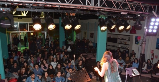 Ezgi Aktan üniversiteli gençleri büyüledi