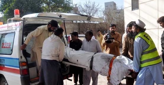 Pakistan’da uçak düştü: 2 ölü