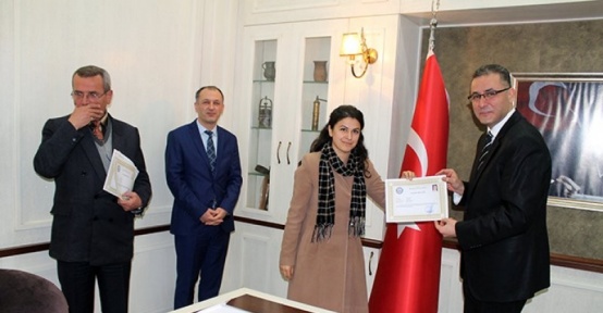 Kaymakamdan başarılı öğretmenlere sertifika
