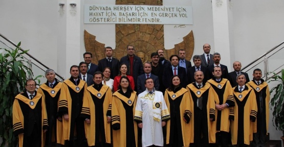 Unvanda yükselen akademisyenlere cübbeleri giydirildi