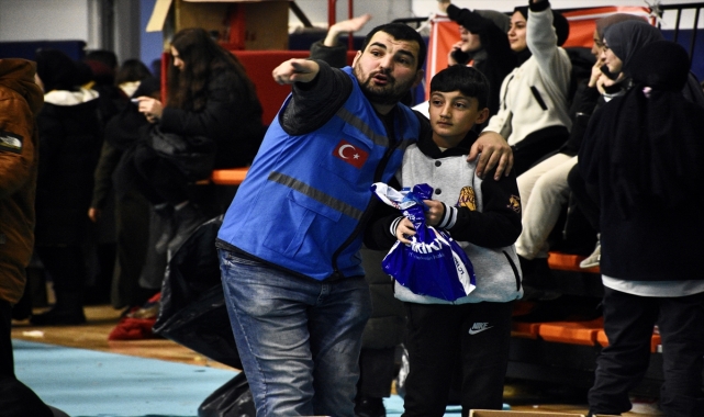 Türkiye'de eğitim gören Azerbaycanlı öğrenciler de depremzedeler için tek yürek oldu