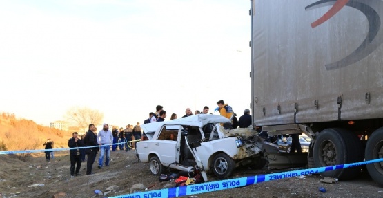 Ankara’da otomobil, tıra arkadan çarptı: 1 ölü, 2 ağır yaralı