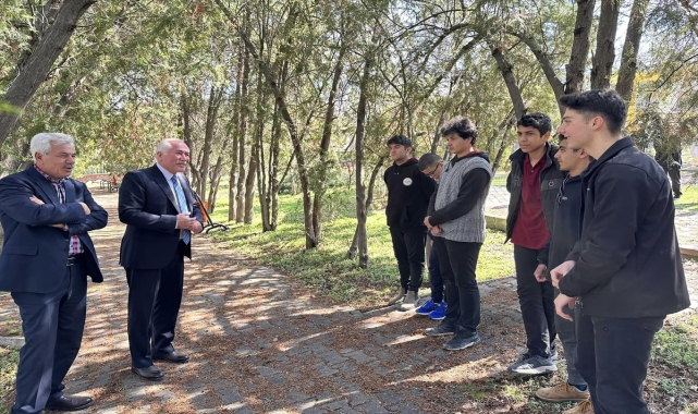 Güdül Belediye Başkanı Yalçın, öğrencilerle bir araya geldi