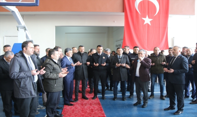 Şarkışla'da depremzedeler yararına kermes düzenlendi