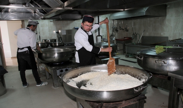 Beypazarı'nda belediyeden ramazanda günde 2 bin kişiye sıcak yemek hizmeti