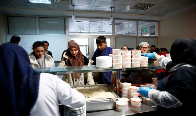İç Anadolu'daki öğrenci yurtlarında kalan depremzedelerin ilk iftarı