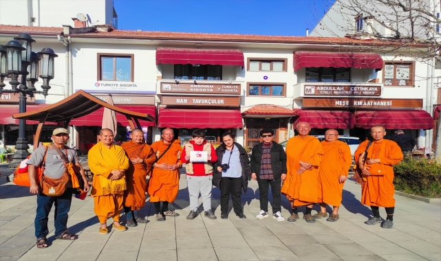 Tayland vatandaşı 9 keşiş, Dünya Barış Yürüyüşü yapıyor