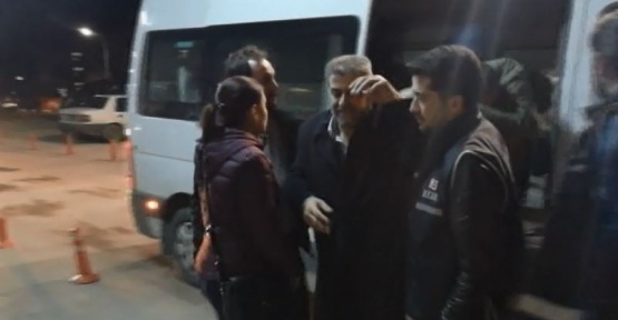 Sahte para basıp saç spreyi sıkmışlar