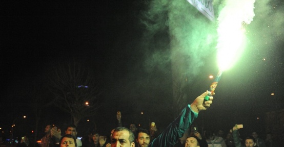 Bursasporlu taraftarlardan yönetime tepki