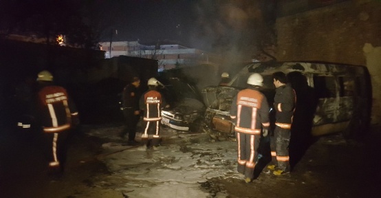 Başkent’te park halindeki 4 araç yandı