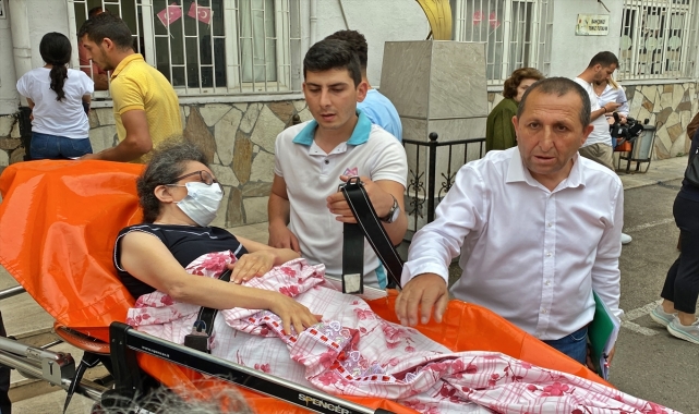 Adana ve Mersin'de hastalar ekiplerin yardımıyla oyunu kullandı