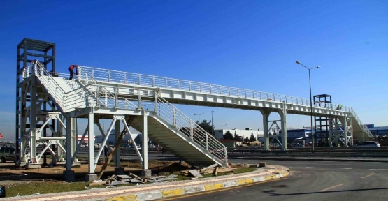 Fuar Merkezi yaya köprüsünde çalışmalar sürüyor