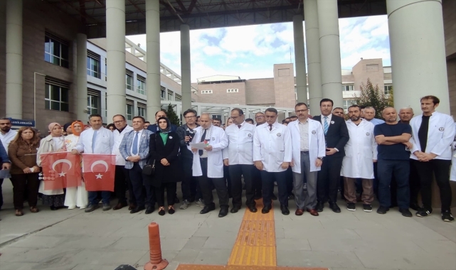 Kırşehir'de sağlıkçılar İsrail'in Gazze'ye yönelik saldırılarını protesto etti