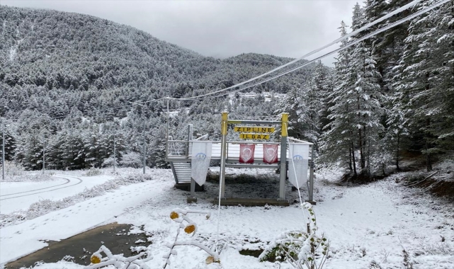 Yıldıztepe Kayak Merkezi'ne mevsimin ilk karı yağdı
