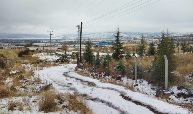Niğde'nin yüksek kesimlerine kar yağdı