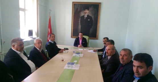 Kaymakam Kaya muhtarla bir araya geldi
