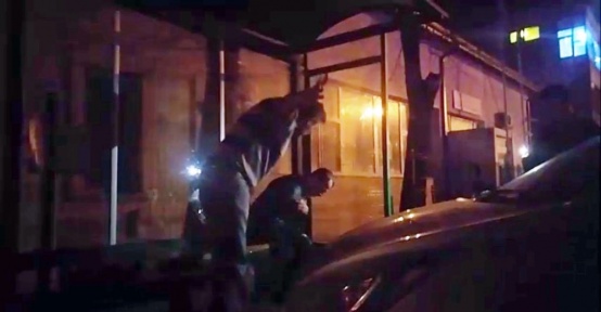 Bonzai içen genci vatandaşlar su dökerek ayıltmaya çalıştı