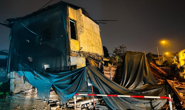 Mersin'de sit alanı içerisindeki evin duvarı yağış nedeniyle çöktü