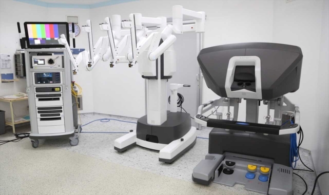 ERÜ'de ameliyatlar robotik cerrahi sistemle yapılacak