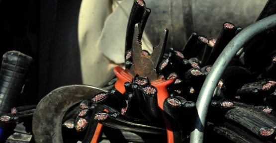 Kablo hırsızları jandarmadan kaçamadı