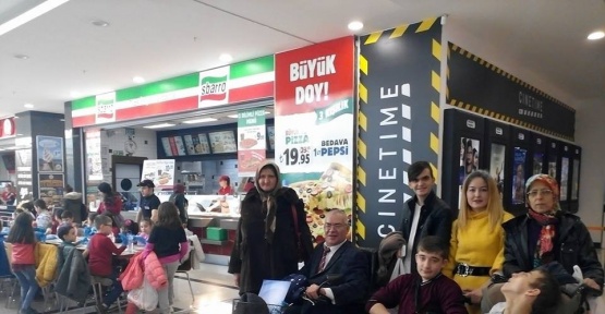 Bozüyük Engelliler Dayanışma Derneği üyelerinin sinema keyfi