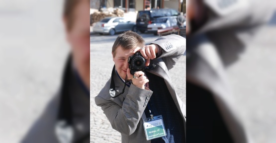 Bir günlüğüne fotoğrafçı olan down sendromlu genç ilgi odağı oldu