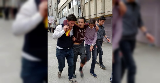 Liseli genç, kız meselesinden bıçaklandı