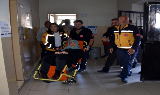 Niğde, Kırıkkale ve Nevşehir'de hasta veya engelliler ekiplerin yardımıyla oylarını kullandı