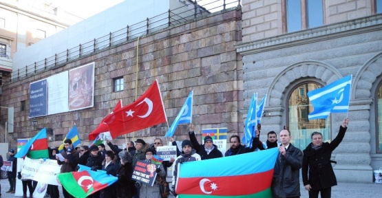 Hocalı Katliamı 25. yılında İsveç Parlamentosu önünde anıldı