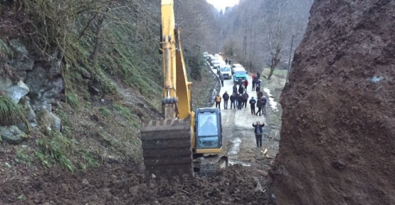 Rize’de toprak kayması