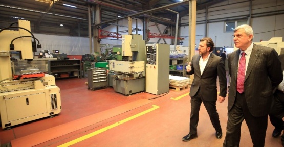 Başkan Karaosmanoğlu, fabrika yöneticileri ve çalışanlarını ziyaret etti