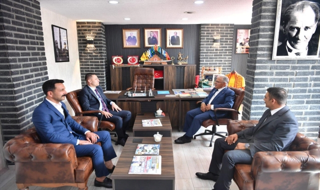 Büyükşehir Belediye Başkanı Büyükkılıç, Ülkü Ocaklarını ziyaret etti