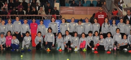 Voleybolcular tenisçilere karşı