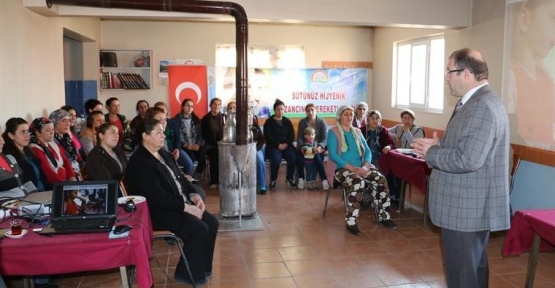 Kadın çiftçilere hijyenik süt üretimi kursu